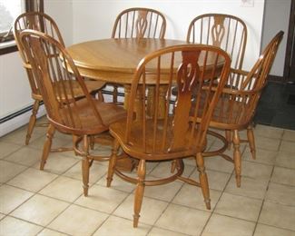 Pedestal table/6 chairs/2 leaves