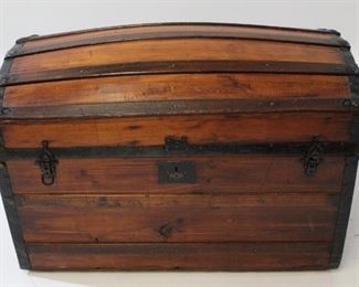 139 - Antique Dome Top Trunk 21 x 32 x 17