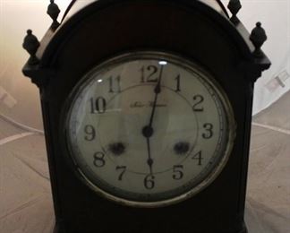 284 - New Haven Clock Co. Wood Case Clock 15 x 11 x 8