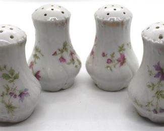 1025 - Set of 4 porcelain shakers