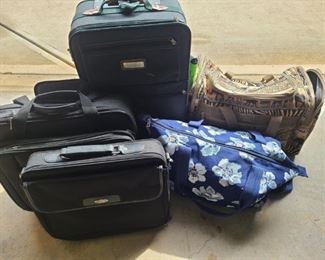 Two laptop bags, the larger one has a handle and wheels to pull along. Pioneer express carry bag has African animals all over it. Royalton rolling suitcase measures 14" x 9" x 22".

https://ctbids.com/#!/description/share/753063