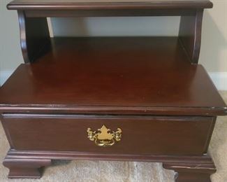 Kincaid Hadleigh traditional bed steps with one drawer. Whisper soft close drawer and solid wood black cherry finish.

Measures 22" x 18" x 16". https://ctbids.com/#!/description/share/752904