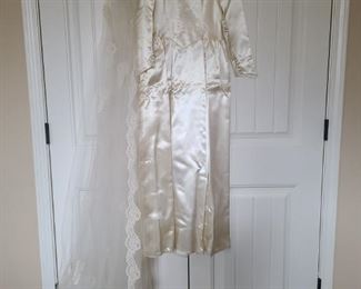 Hand made vintage wedding dress around a size small. Includes two head pieces the one that matches the dress has the tulle pulled off and the lace one has a long veil with lace flower trim. Small child’s coat would go perfect on the flower girl. Comes with the scrap materials, two handmade scarves and some fur and leather fabric remnant.

https://ctbids.com/#!/description/share/752883