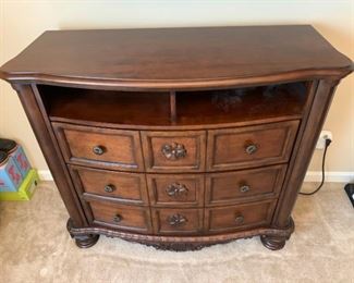 An Ashley Furniture Entertainment center featuring 3 pull out storage drawers and slotted back for cable routing. Adorned with beautiful scrollwork using flowers and shells. 48x20x42 Drawers: 14x35x6

https://ctbids.com/#!/description/share/752866