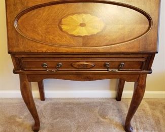 Beautiful slant front secretary desk from Ashley Furniture. Desk has a small drawer for pens and pencils, slots for mail and 4 small drawers. Measures 42"H x 32"L x 16"W.

https://ctbids.com/#!/description/share/752862