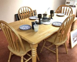 Pine table 4 chairs 