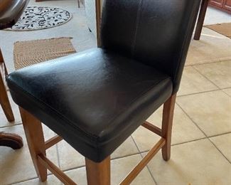 4 matching leather chairs