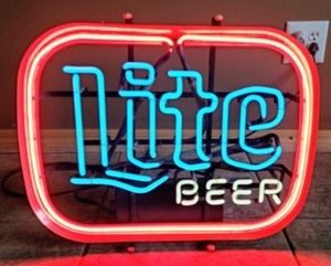 Miller Lite Neon Sign. Looks to be in great working order! Measures 16.5” x 20.5”.