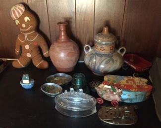 Vase, pot and other decorative items.