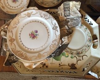 Assorted pieces of china.