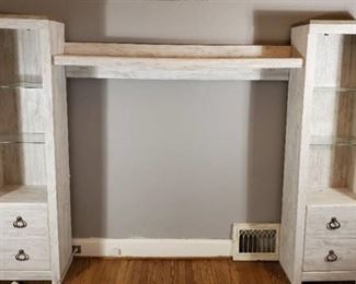 Nebraska Furniture Mart Entertainment Console. with 2 Display Shelf With Lights