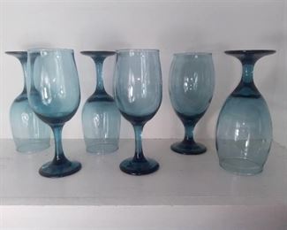 Lot Of 6 Sky Blue Water Goblets - 4 Water Goblets - 2 Wine Goblets