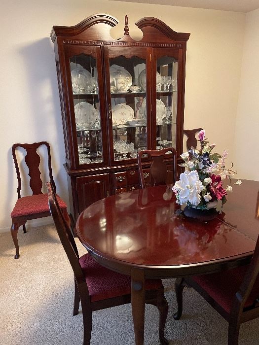 Mahogany dining table & six chairs
