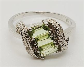 1008 - Sterling silver peridot ring size 6 