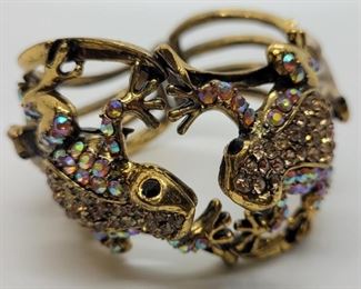 2118 - Hinged cuff bracelet with frogs & Aurora Borealis 