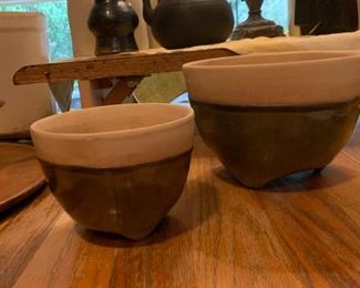 These are signed Hammat original bowls.  They've got adorable tiny feet on them.  