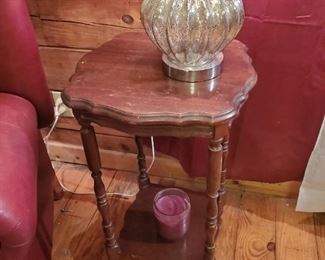 Vintage night stands x2 and pair of lamps 