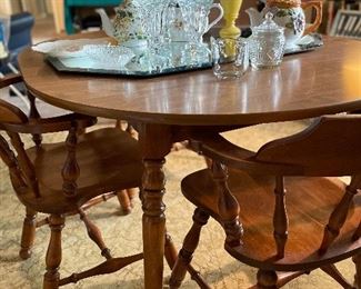 Oval table & chairs