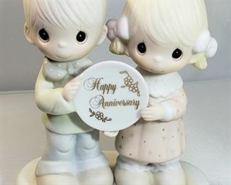 Precious Moments 3E-2853 "Happy Anniversary, God Blessed Our Years Together with So Much Love & Happiness" 1983 Figurine