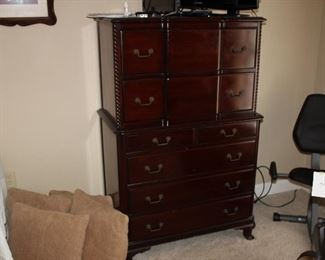 mahogany chest-on-chest