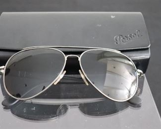Authentic Persol Polarized Aviator Style 2424-9 Womens Sunglasses With Carrying Case . Will Ship.