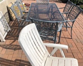 Beautiful Outside Patio set with 6 chairs