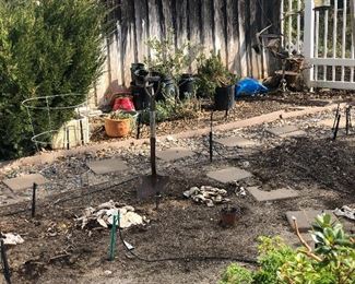 More Pots and Tomato/Vine Cage