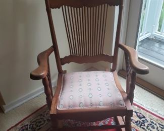 Beautifully designed vintage rocking chair. The chair measures 40" in height, 25" wide (arm to arm), seat width is 18" and the depth is 32 inches for entire rocker.

https://ctbids.com/#!/description/share/756668 