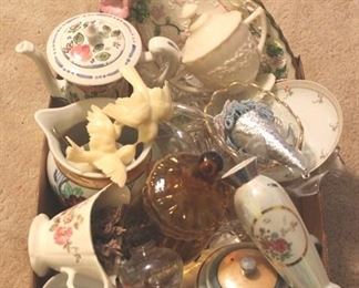 223 - Tray Lot of Assorted Items