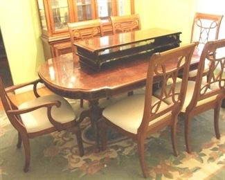 241 - Dining Room Table w/ 6 Chairs + 2 leaves
