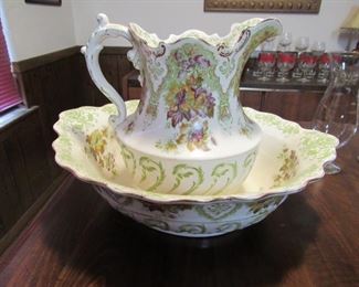 Antique bowl & pitcher set in excellent condition