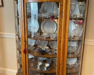 Beautiful, beautiful vintage china cabinet