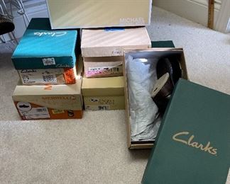 nice assortment of Clark shoes 5.5-6.5 sizes
