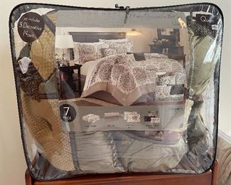Queen size bedding