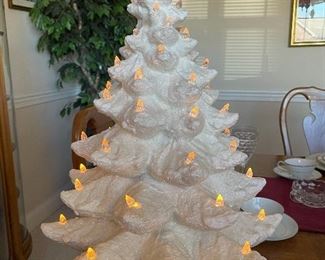 VINTAGE 1960'S Large 24 inch Atlantic Mold White Ceramic Christmas Tree with music box, Fantastic piece!