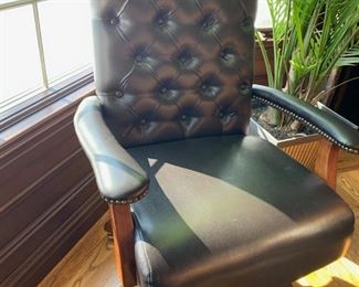 159. Executive Chair w/ Tufted Back