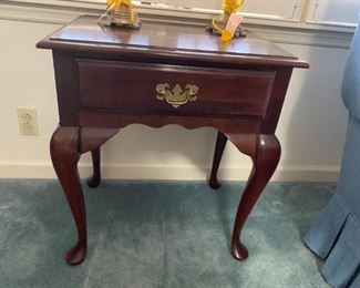 #49	End Table w/1 drawer  w/q/a legs 23x17x20	 $75.00 
