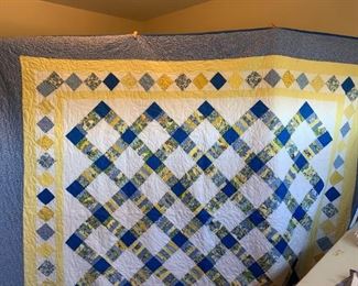 #54	Blue/Yellow King hand-pieced Machine quilted quilt	 $75.00 
