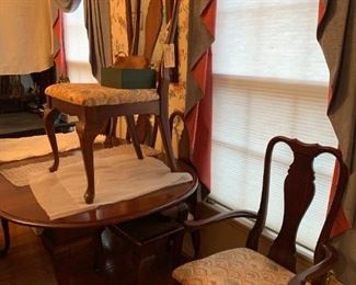 #3 Consolidated Furniture Ind. Table w/2 leaves & 6 chairs 60-80x44x29 $175