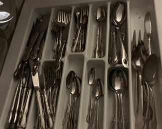 $- STAINLESS FLATEWARE SET