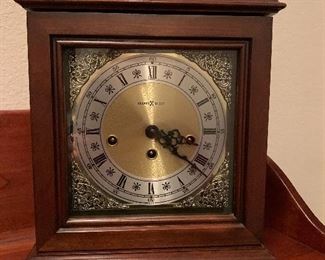 $175 ~ Howard Miller Westminster Mantle or shelf clock with key working model 612