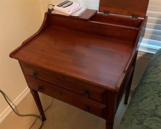 $550 ~ WOW! BOB TIMBERLAKE LEXINGTON BEDSIDE WRITING TABLE #833622