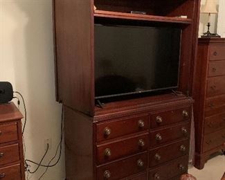 $525~ UNUSUAL LEXINGTON 8 DRAWR HIGHBOY GENTLEMENS CHEST