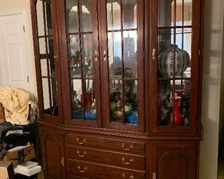$1175 ~ OBO BEAUTIFUL HENKIL HARRIS SOLID CHERRY BREAKFRONT CHINA CABINET