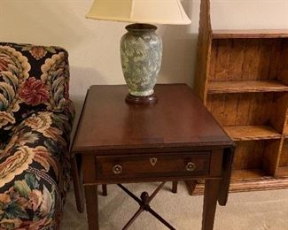 $275 ~ HEKMAN MAHOGANY PEMBROKE ONE DRAWER TABLE