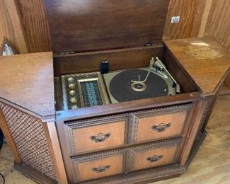 Truetone Console Stereo