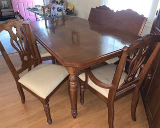 American Drew Dining Table with Leaf and 6 Chairs
