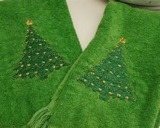 Item #71: $8. Vintage fingertip Christmas towels