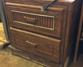 2 Nightstands
