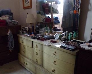 vintage dresser w/mirror, matching bed & night stand